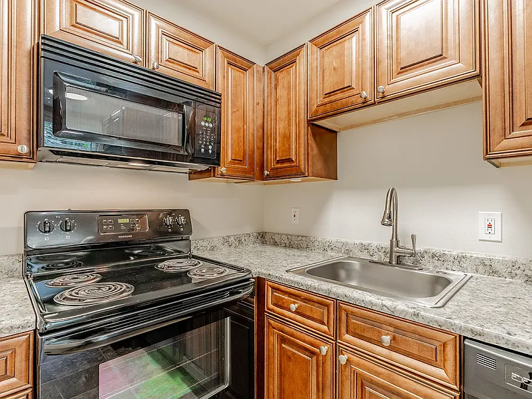 Stockbridge Apartment Homes — Photo 34