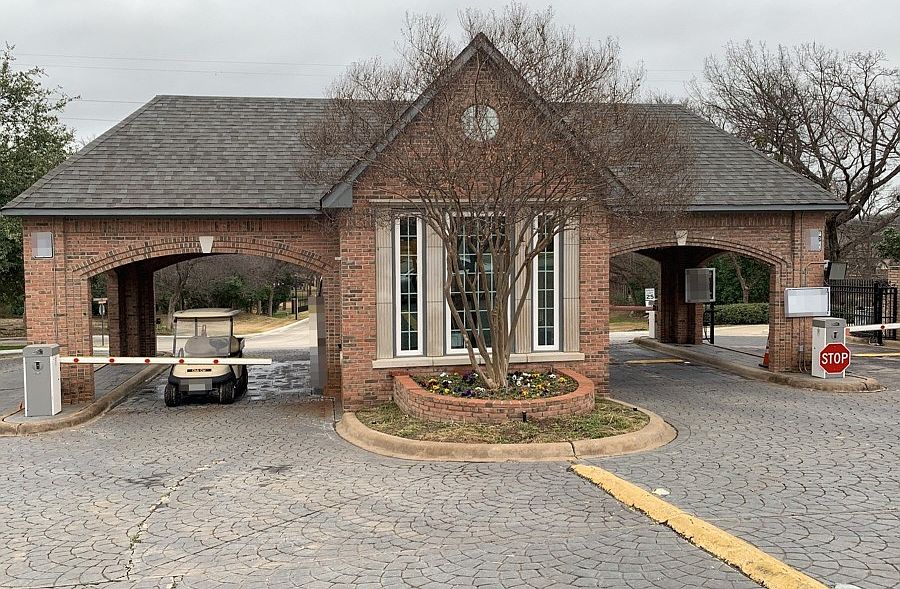 1st image of 6133 Forest Ln