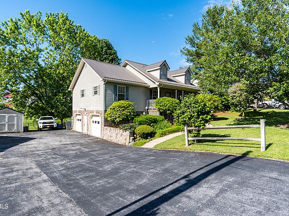 2nd image of 306 Bethany Dr