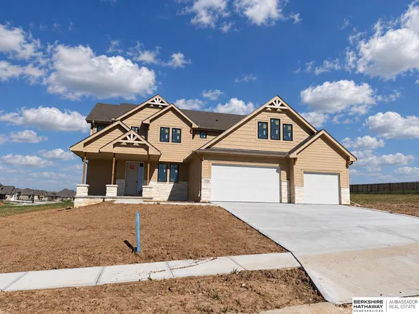 11720 Caspian Dr, Papillion, NE 68046