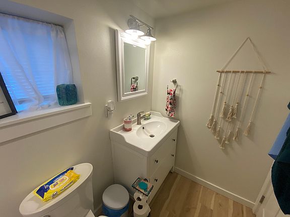 Apt Bathroom