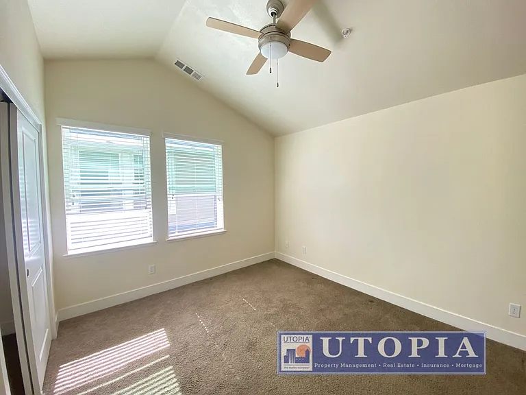 106 Jacobs Ln — Photo 25