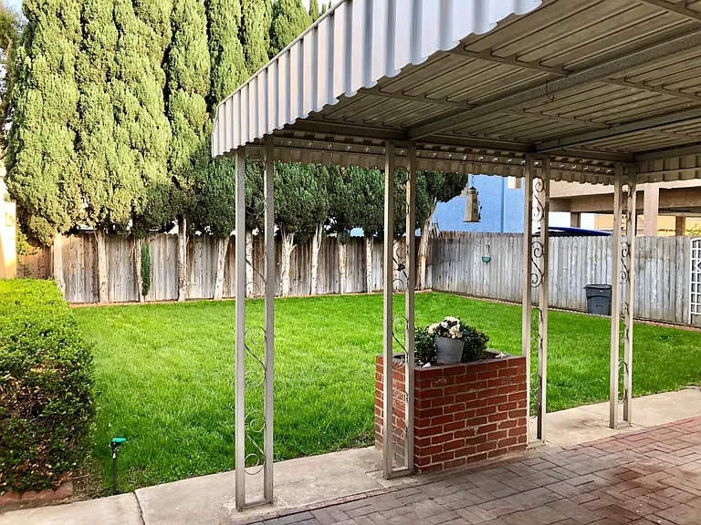 1220 Termino Ave — Photo 4