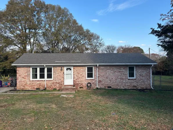 110 Ridgemont Ct, Greenwood, SC 29649