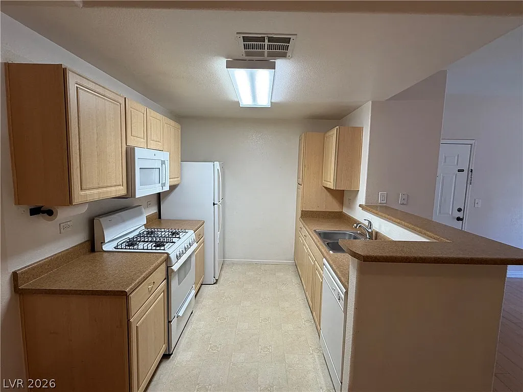 2 bed, 2.0 bath, 1094 sqft, $1,300 — Photo 4
