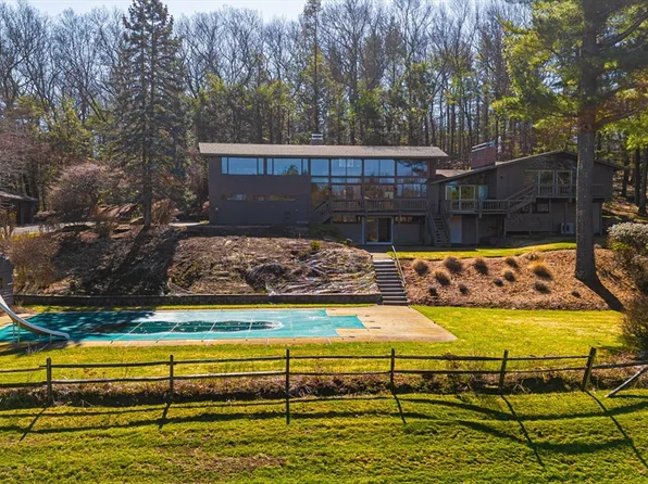 1090 North Rd, Carlisle, MA 01741