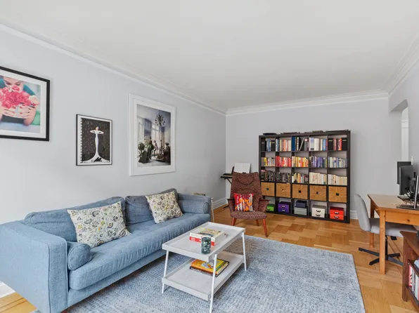 720 Fort Washington Avenue image 2 of 16