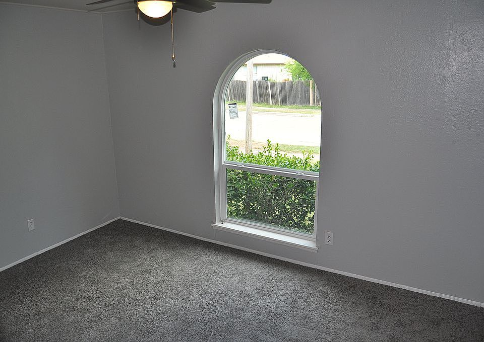1st image of 3425 Elm Dr