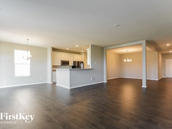 5th image of 215 Woodland Sky Dr