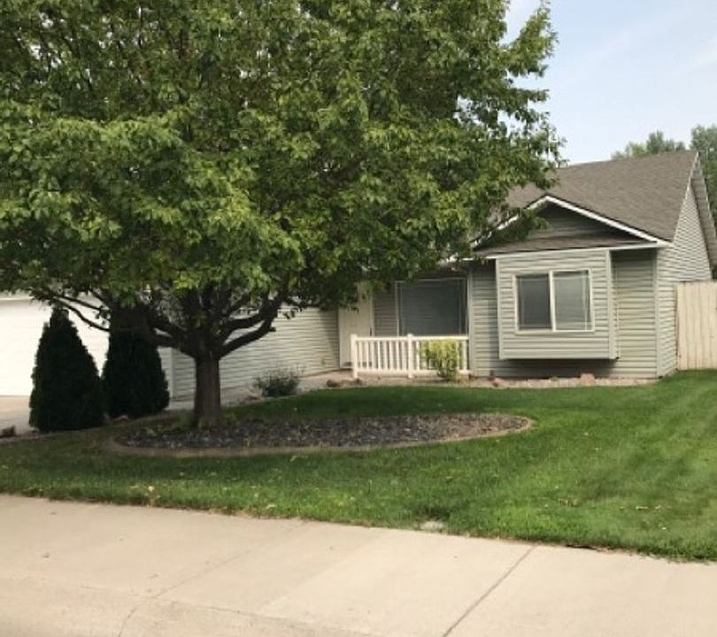 1st image of 555 Parkwood Dr
