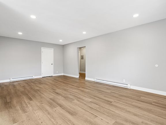 2nd image of 2027 Vista Del Mar St #1