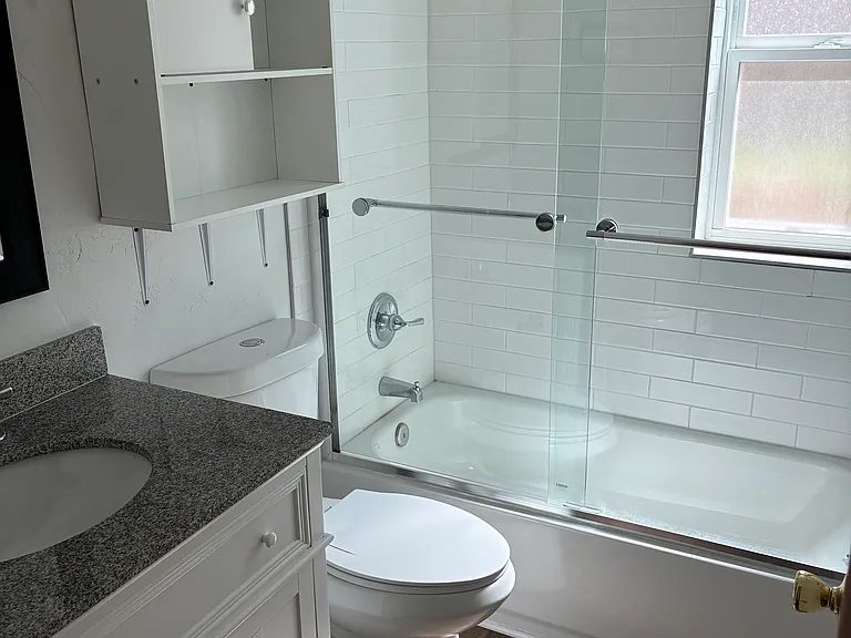 full bath with tempered glass window