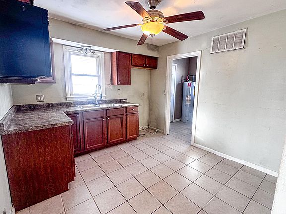 2nd image of 827 Allens Ln