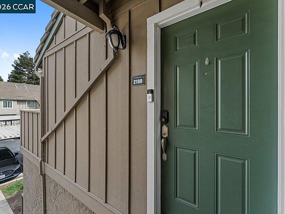 2nd image of 2189 Lakeview Cir