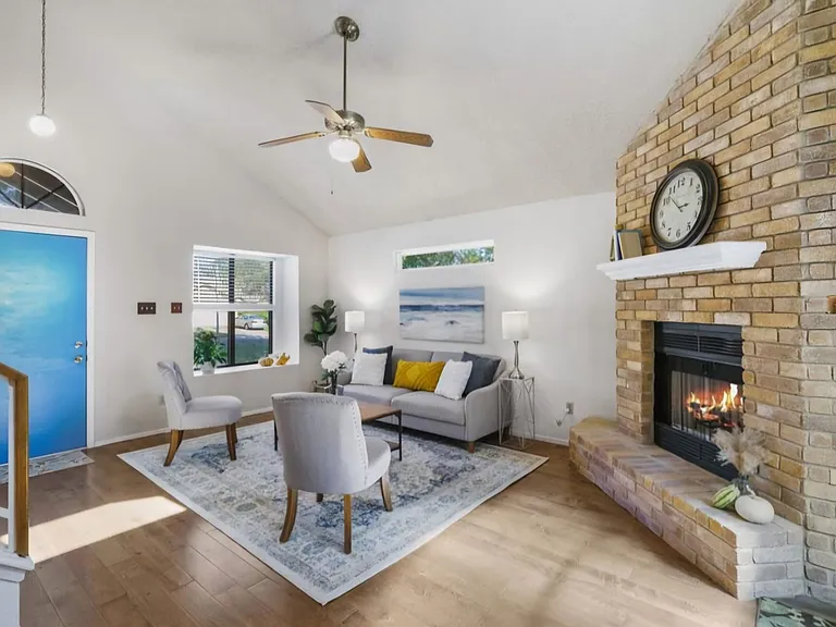 6121 Duchess Dr — Photo 2