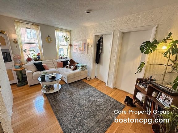 2nd image of 35 Charter St #8