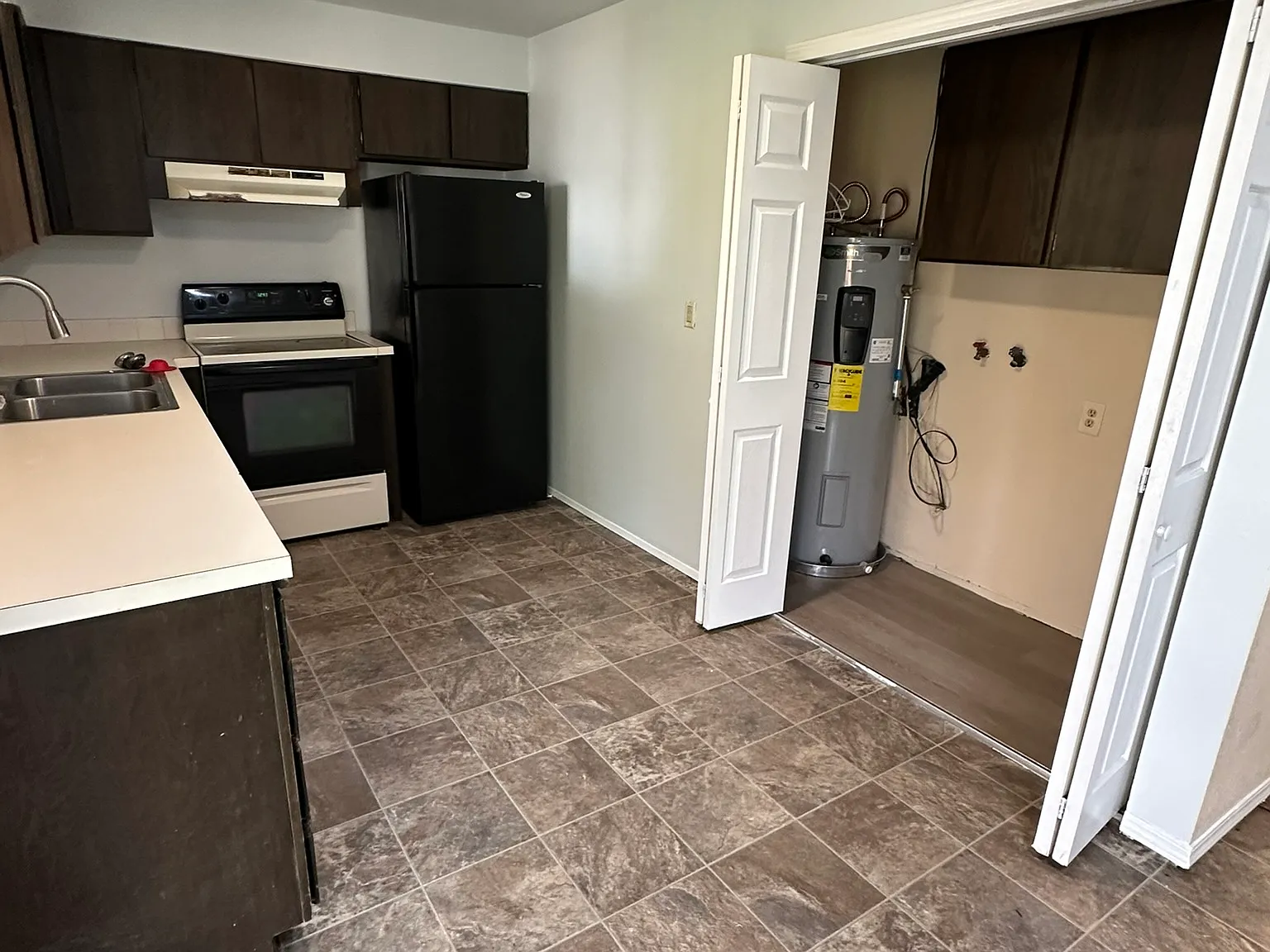 3 bed, 912 sqft, $1,750 — Photo 3