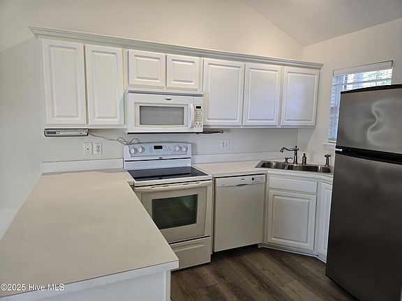 3rd image of 3909 Merestone Dr