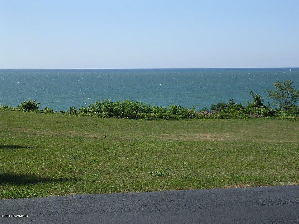 2nd image of 1840 Lakeshore Dr