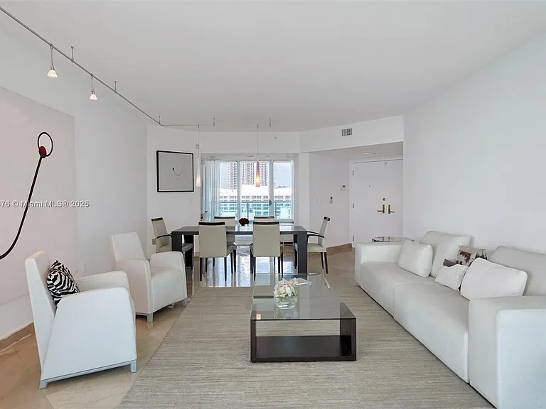 5025 Collins Ave #2107 — Photo 22