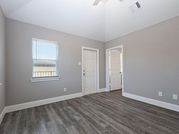 5th image of 5107 Delano St #C
