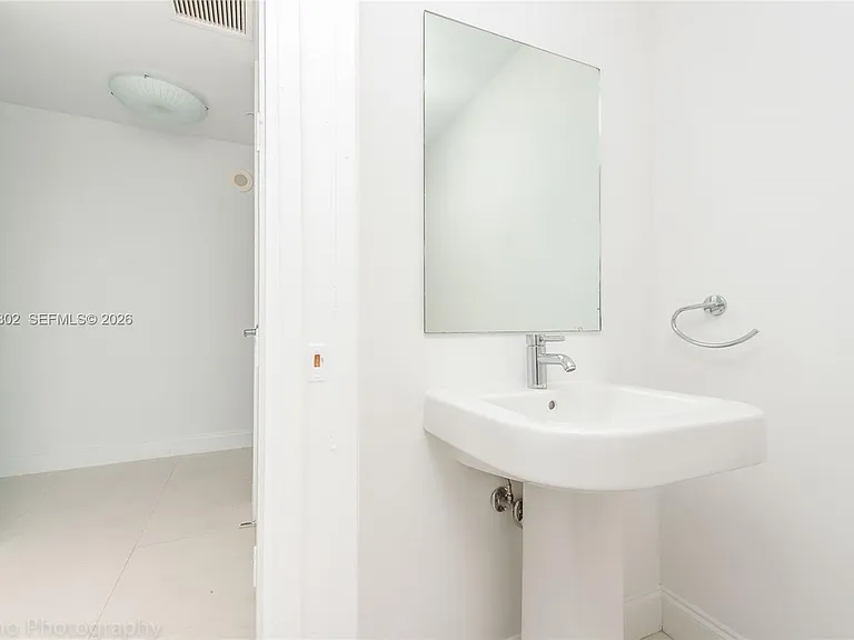 1040 Biscayne Blvd #1205 — Photo 26