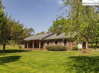 123 Hilltop Dr, Wilkesboro, NC 28697