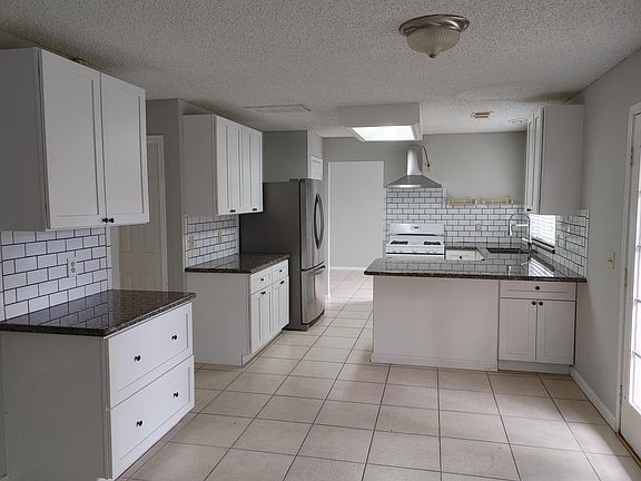 5th image of 18154 Garden Manor Dr