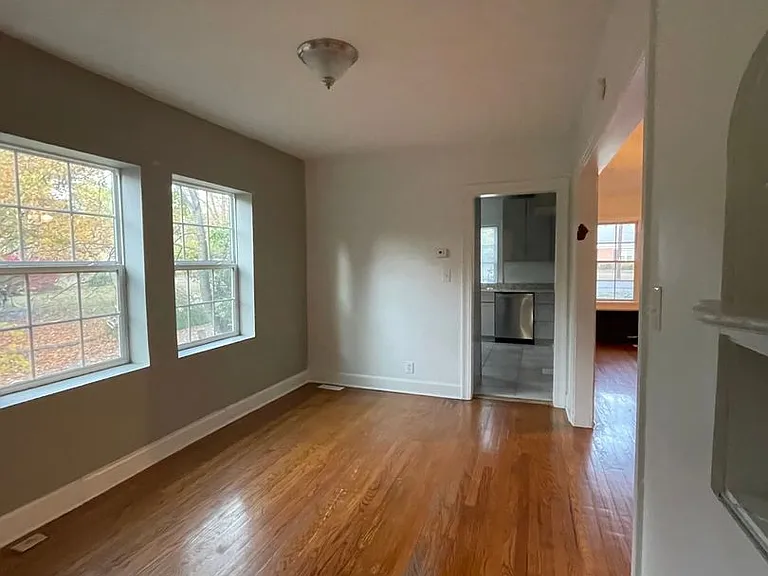 230 N Hume Ave — Photo 3