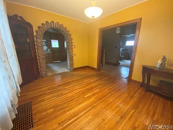 4th image of 339 S Charles St