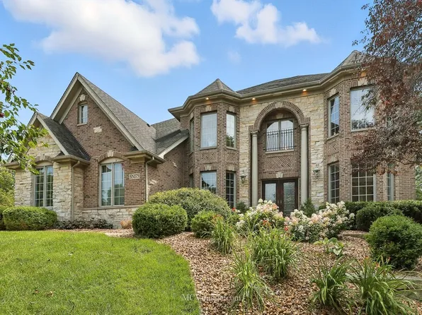 5N175 Oak Hill Dr, St Charles, IL 60175