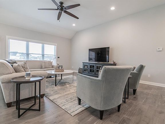 5th image of 6727 Deer Creek Ct