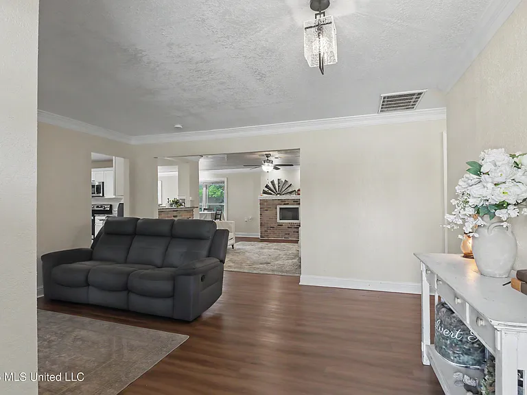 412 Woodland Park Dr — Photo 6
