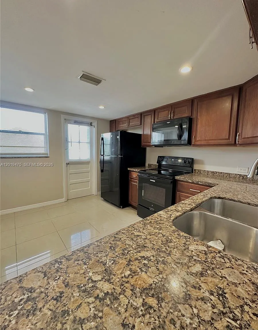 Royal Oaks Condo — Photo 4