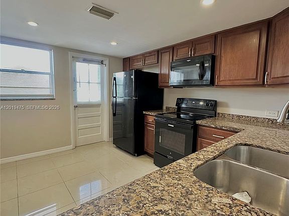 4th image of 443 NE 195th St APT 345