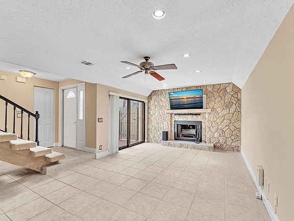 5th image of 3542 Gardens East Drive #B