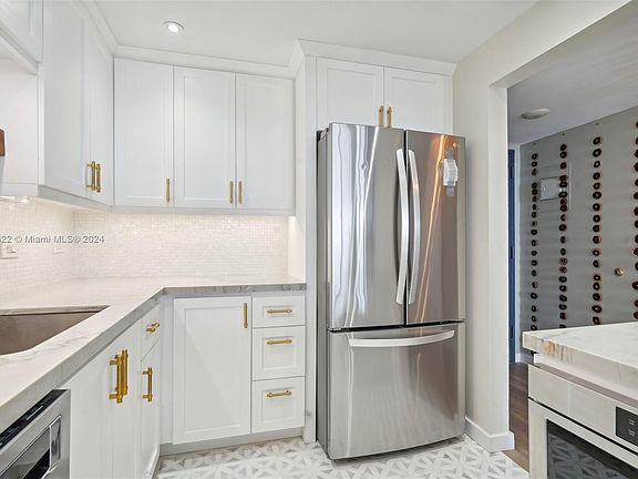 4th image of 20505 E Country Club Dr APT 1638