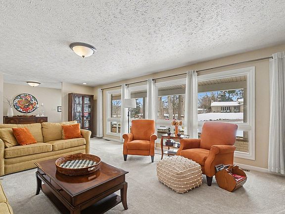 4th image of 3519 Springbrook Dr