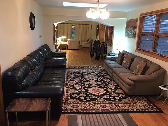 3rd image of 533 S Harvard Ave