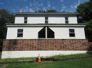 8 Eisenhower Rd, Columbia, NJ 07832