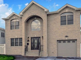 724 1st St, Secaucus, NJ 07094