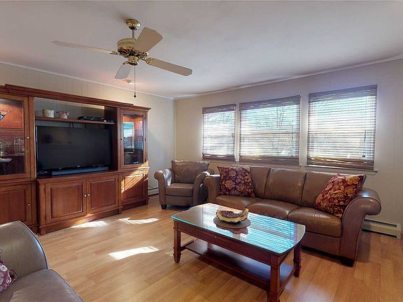 3rd image of 6 Stirrup Ln