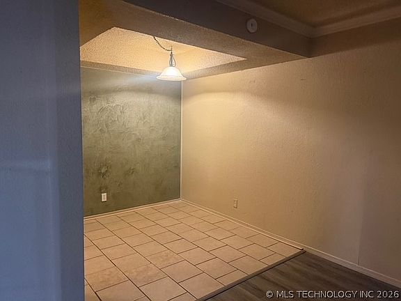 4th image of 2205 E 67th St Unit 2009