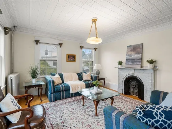 65 Bromfield St, Newburyport, MA 01950