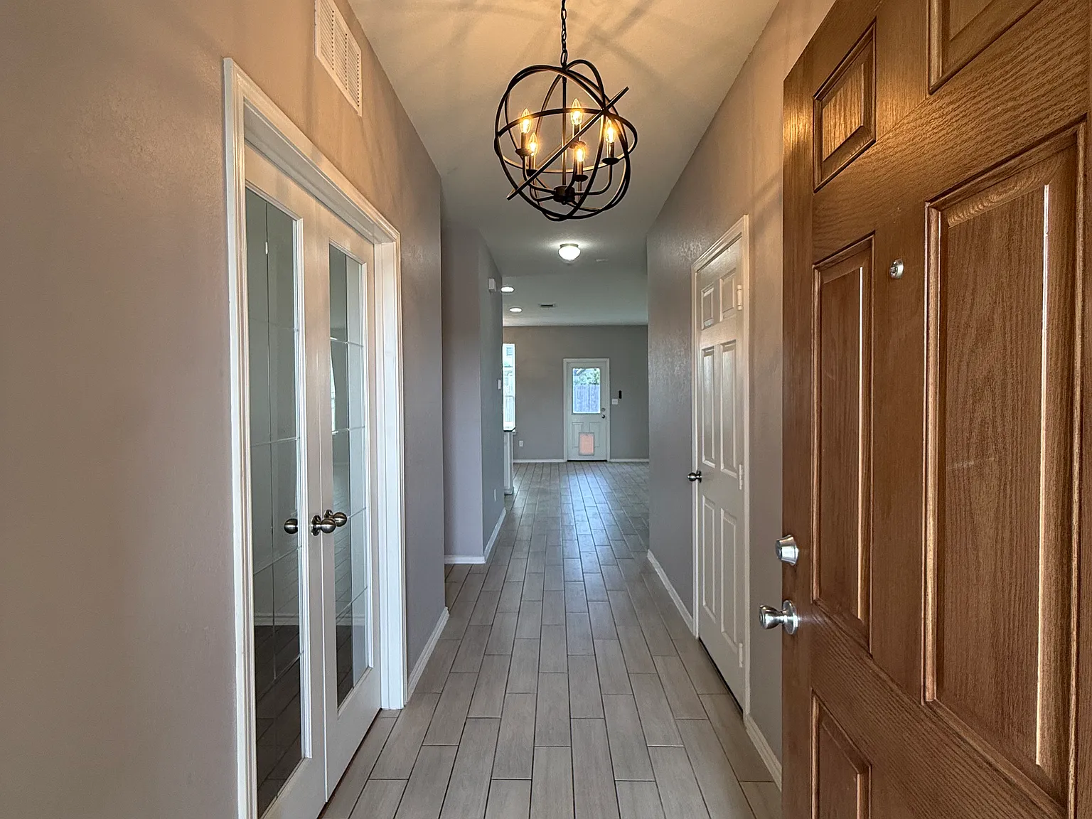 3 bed, 2.5 bath, 2302 sqft, $2,000 — Photo 2