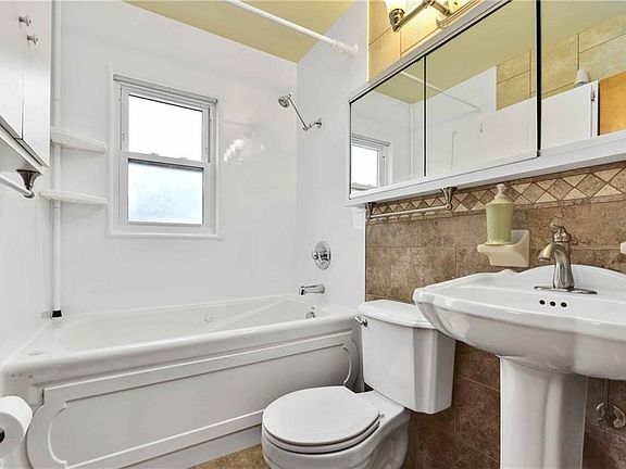 5th image of 11329 Deborah Dr