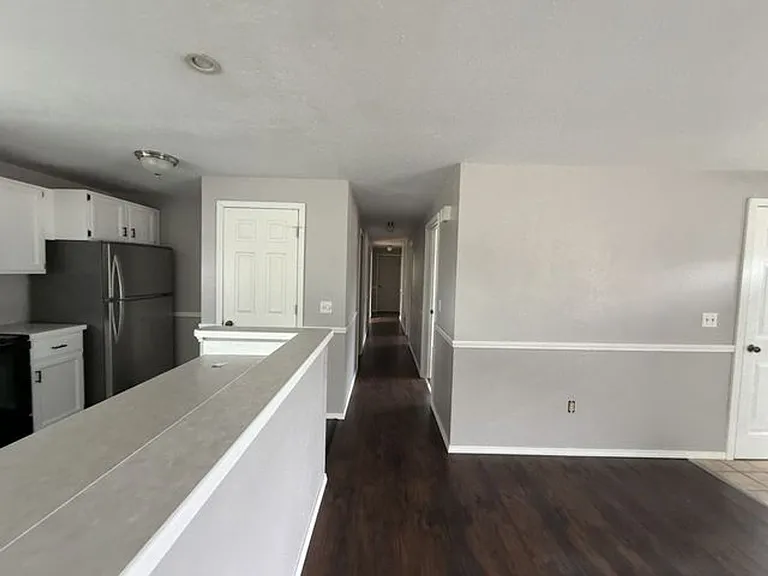 100 W Robert Pl — Photo 12
