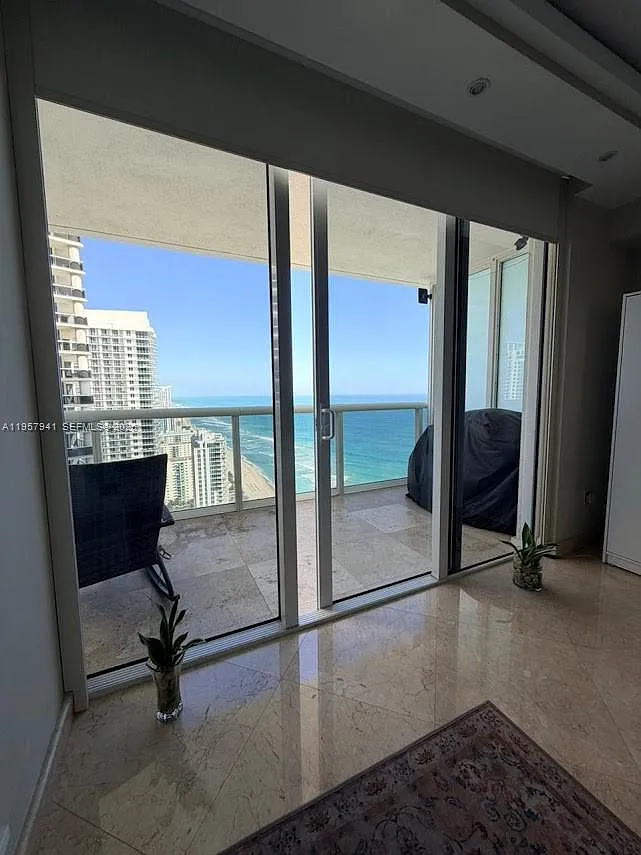 Beach Club Two Condo — Photo 2