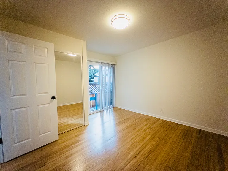 1929 Haste St #6 — Photo 8