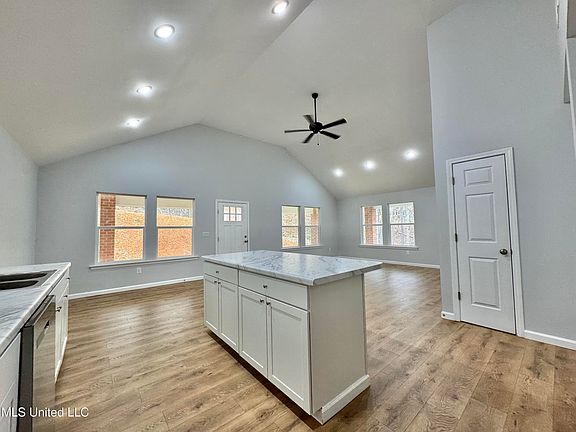 5th image of 68 River Bend Park Dr